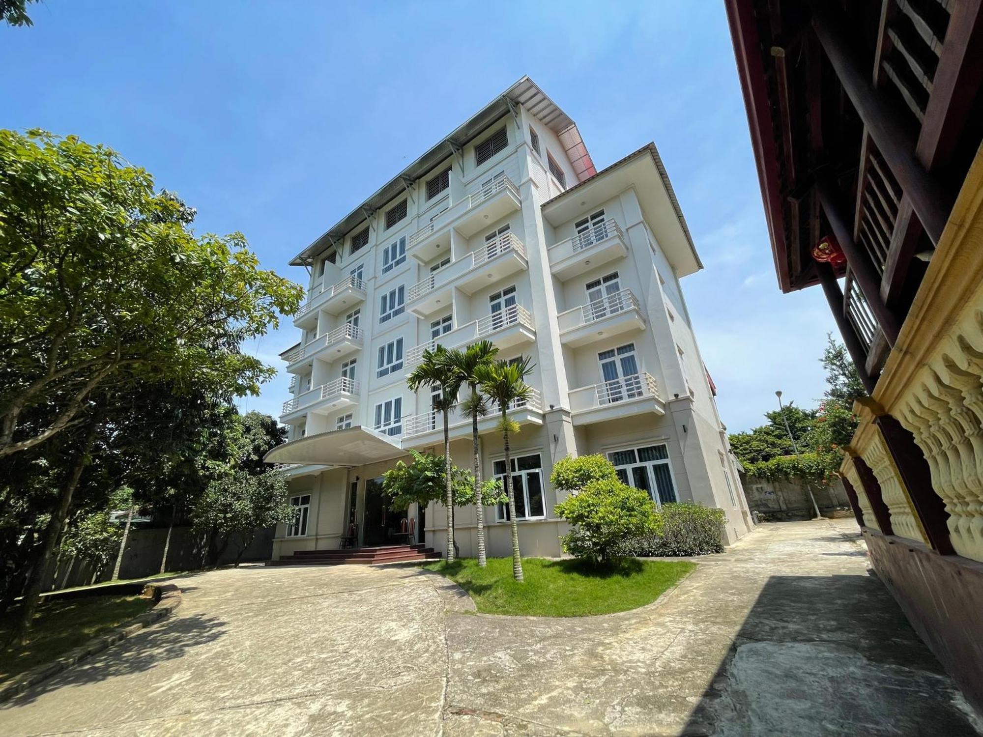 Thien Binh Hotel Hòa Bình Exterior foto